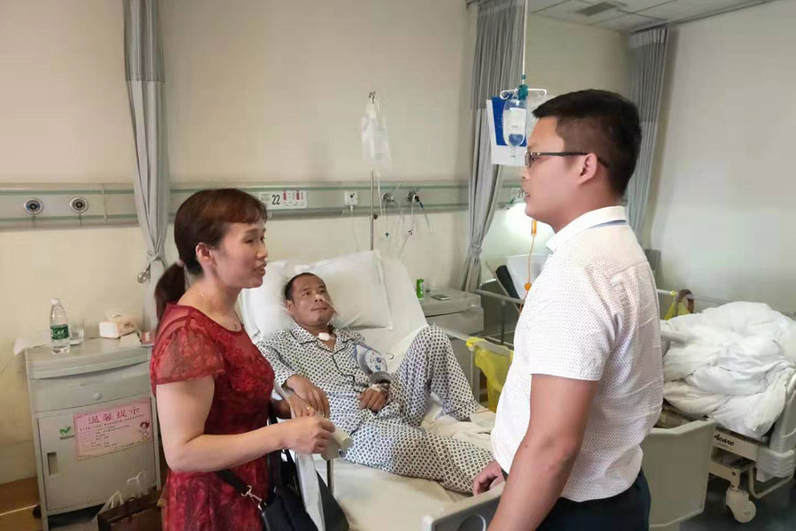 用爱心之手托举生命不能承受之重