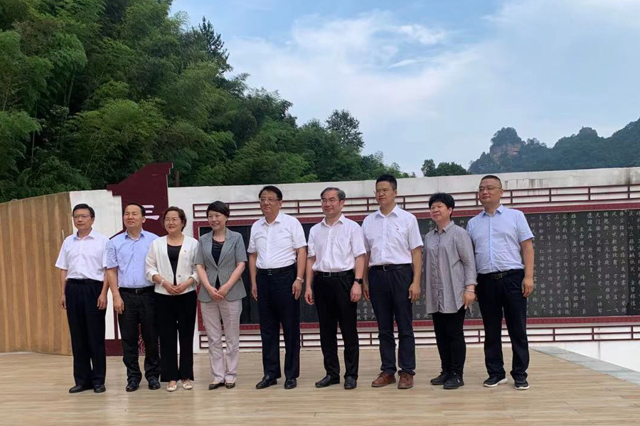 省人大常委会党组副书记、副主任黄关春调研三王村乡村振兴项目