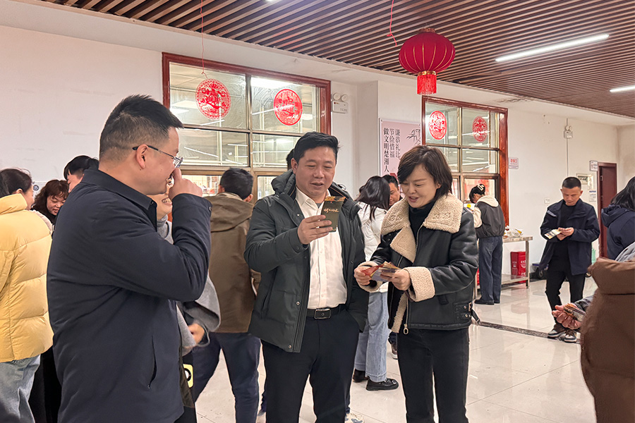 浓情元宵聚楚湘 食堂欢乐满庭芳